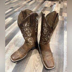 Ariat Brown Western Cowboy Boots with Embroidery